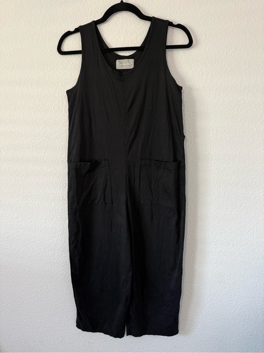 Everlane black top with gray label PSL